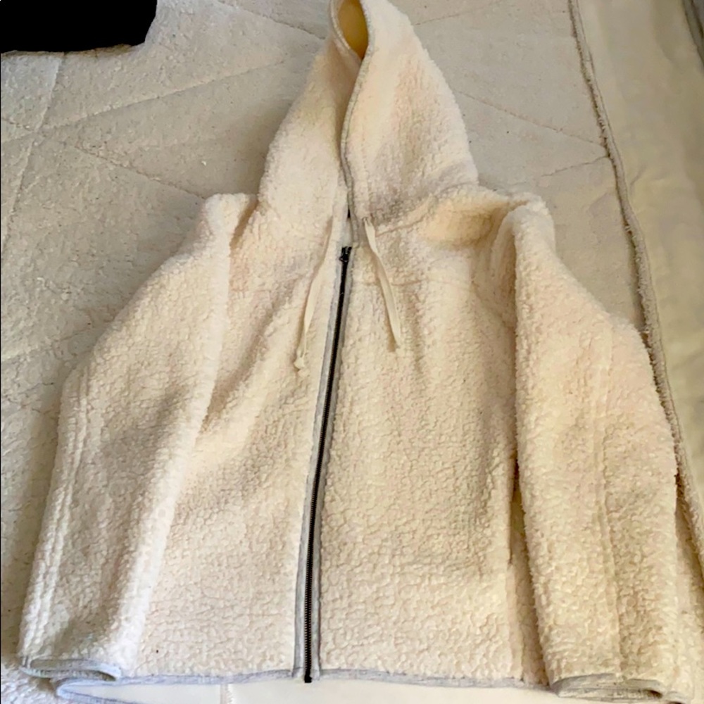 Sherpa zip up sweater size XL in cream